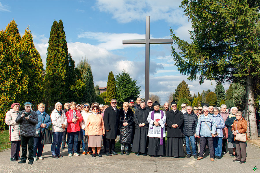 Uroczysto powicenia nowego krzya na cmentarzu komunalnym - 16.03.2024.